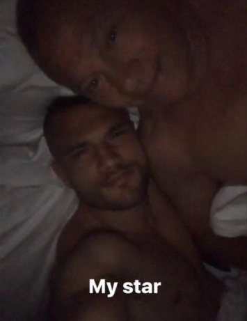 Игрок Зенита опубликовал фото с раздетым мужчиной в кровати