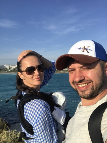 Актер "Дизель Шоу" Александр Бережок отдохнул с семьей на Кипре
