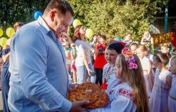 Филатов с помощью детей хочет придушить протестный митинг под горсоветом