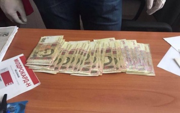 Завотделением Черкасской областной больницы задержали на взятке 10 тыс. гривен