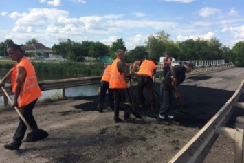 Служба автомобильных дорог начала ремонт мостового перехода на Николаевской трассе (ФОТО)