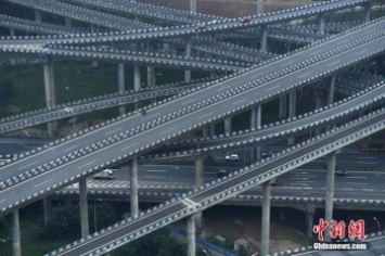 В Китае построили пятиуровневую эстакаду из 15 дорог (фото)