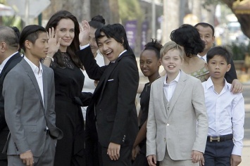 Анджелина Джоли рассказала, как воспитывает шестерых детей после развода