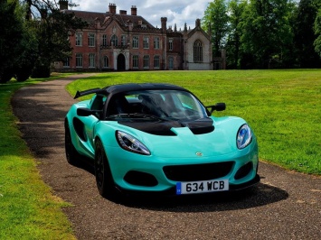 Lotus представил сверхлегкий вариант Elise