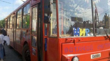 В Черновцах запустили троллейбус "с сюрпризом"