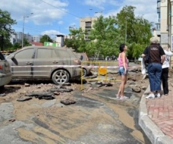 Киевлянам, чье имущество пострадало от прорыва теплосети в Голосеево, должны компенсировать убытки