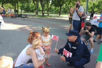 День защиты детей полицейские отметили флешмобом