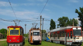 В Луганске "исчезают" трамвайные рельсы (фото)