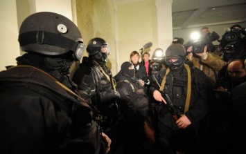 СМИ: Украинский суд арестовал похищенных российских граждан на 15 суток