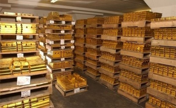 Страны Европы отзывают свои золотые запасы из США