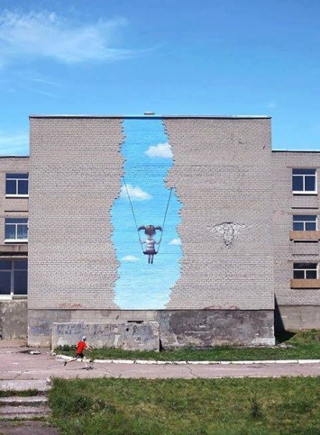 Стену попаснянской школы украсил необычный мурал (ФОТО)