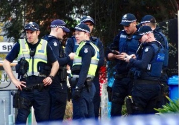 Теракт в Мельбурне: боевик взял заложника и обстрелял полицейских