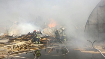 Пожар на складах в Броварах: все подробности происшествия (фото, видео)