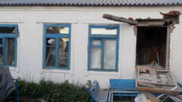 Боевики обстреляли школу в селе под Волновахой: опубликованы фото