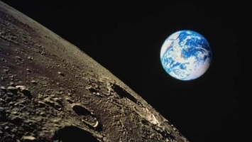Уфологи обнаружили таинственный черный объект на поверхности Луны