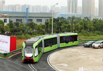 В Китае разработали автономный "безрельсовый поезд"