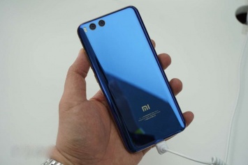 Начались продажи смартфонов Xiaomi Mi 6 цвета «синий коралл»