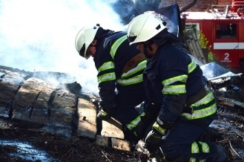Пожар в Днепре: горело семь гаражей в центре города