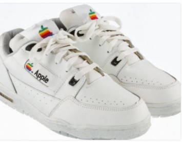 На eBay появились кроссовки Apple за 15 тысяч долларов