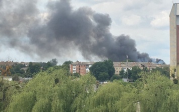 В Ривне вспыхнул сильный пожар на территории воинской части: опубликованы фото