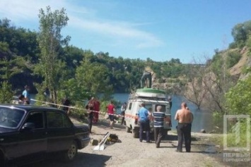 В Кривом Роге со дна карьера достали труп 14-летнего подростка (ФОТО)