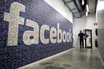 Facebook ищет специалистов для контактов с властями РФ