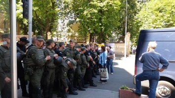 Вкладчики "Михайловского" перекрыли движение возле Администрации Порошенко