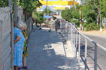 Городские власти Бердянска планируют в этом году отремонтировать тротуары на 22 улицах