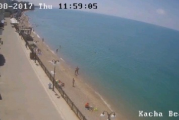 Четвертый "несезон": набережные Крыма по-прежнему пусты, а в Коктебеле за сутки исчез пляжный навес