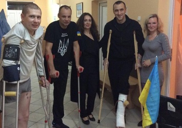 "Идиоты, у меня других слов нет!": Волонтер возмущена празднованием безвиза, когда на фронте погибают украинские бойцы