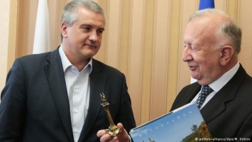 Украина запретила въезд в страну экс-депутату бундестага за посещение Крыма