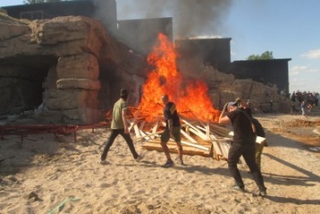 В Одессе националисты устроили пожар на пляже олигарха (ФОТОРЕПОРТАЖ)