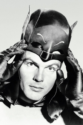 Исполнитель роли Бэтмена Адам Уэст скончался в возрасте 88 лет