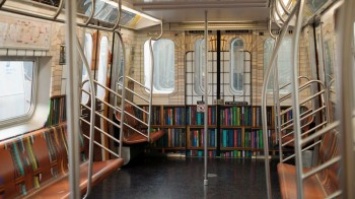 В поезде нью-йоркского метро открылась бесплатная онлайн-библиотека