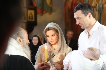 Кличко и жена Медведчука крестили дочку Шуфрича