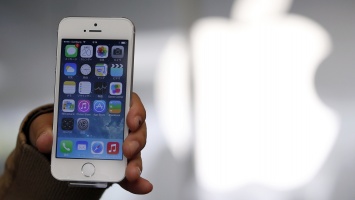 Новый iPhone 5s подешевел в России до 15 000 рублей