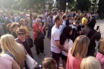 Сумчане митинговали против повышения цен на проезд в маршрутках (ФОТО)