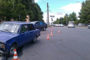 В центре Харькова "пятерка" спровоцировала ДТП. Есть пострадавшие (ФОТО)