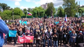 Жители более 200 российских городов вышли на несанкционированные митинги против коррупции