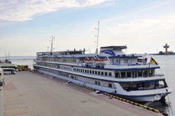 В Одесском порту пришвартовался круизный лайнер «Принцесса Днепра» (фото)