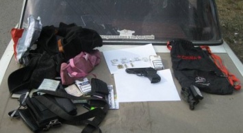 Полный набор: на Сумщине остановили авто в котором нашли наркотики и оружие (+фото)