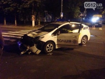 В Николаеве полицейский Prius попал в ДТП