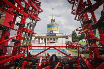 В Киеве прошла одна из самых крупных агропромышленных выставок «АГРО-2017» с участием Максима Мартынюка