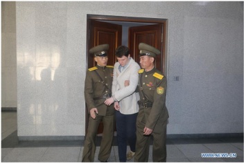 Власти КНДР отправили в США ранее осужденного американского студента, который теперь находится в коме