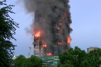 Пожар в жилой башне Лондона: люди прыгали из окон