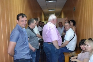 Вместе с представителями горизбиркома в суд пришли десятки криворожан (ФОТО)