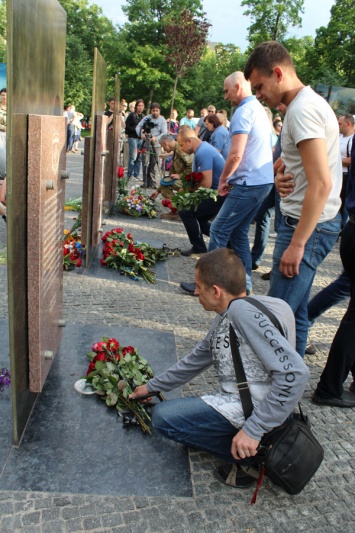 В Днепре почтили память погибших десантников