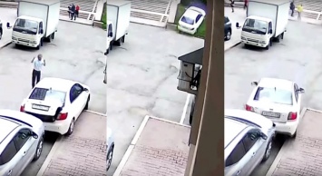 Мастер парковки в юбке за 2 минуты навела хаос (видео)