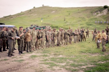 На Луганщине украинские силовики соревновались в стрельбе (Фото)