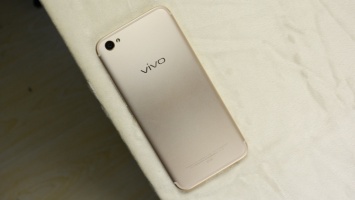 Китайская Vivo готовит первый в мире смартфон с дисплейным сканером отпечатков